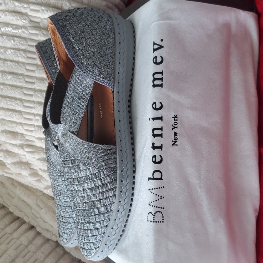 NWOT "Bernie Mev" Slip-on Shoes, Color Pewter Size 40 - Picture 4 of 8